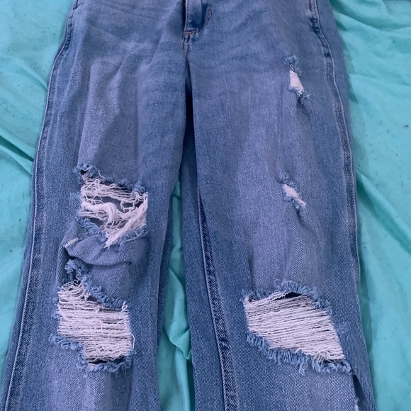 Hollister Curvy High Rise Mom Jeans - Picture 1 of 2